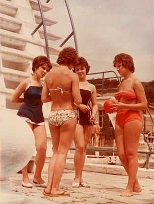 Фотография «Бассейн Москва». Фотограф Н. Хорунжий. [1970-е].